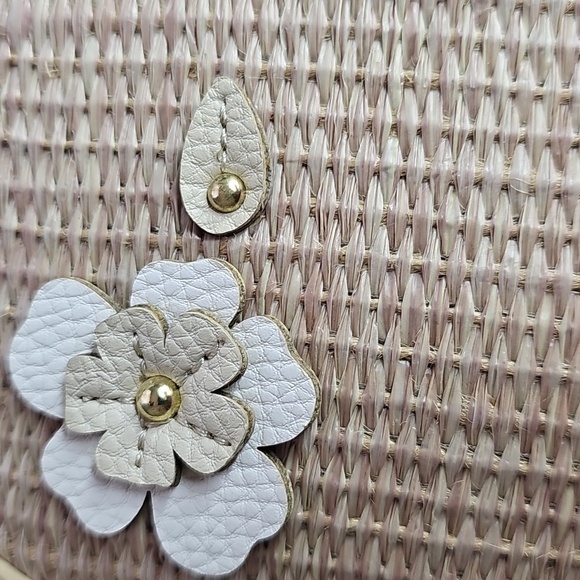 LIZ CLAIBORNE Crossbody - Picture 8 of 8